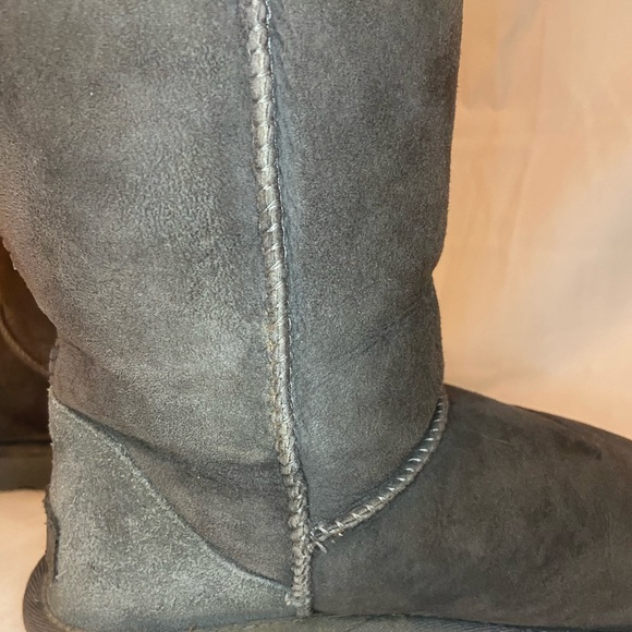 Ugg Classic II Genuine Shearling Lined Short Boot - Picture 9 of 10